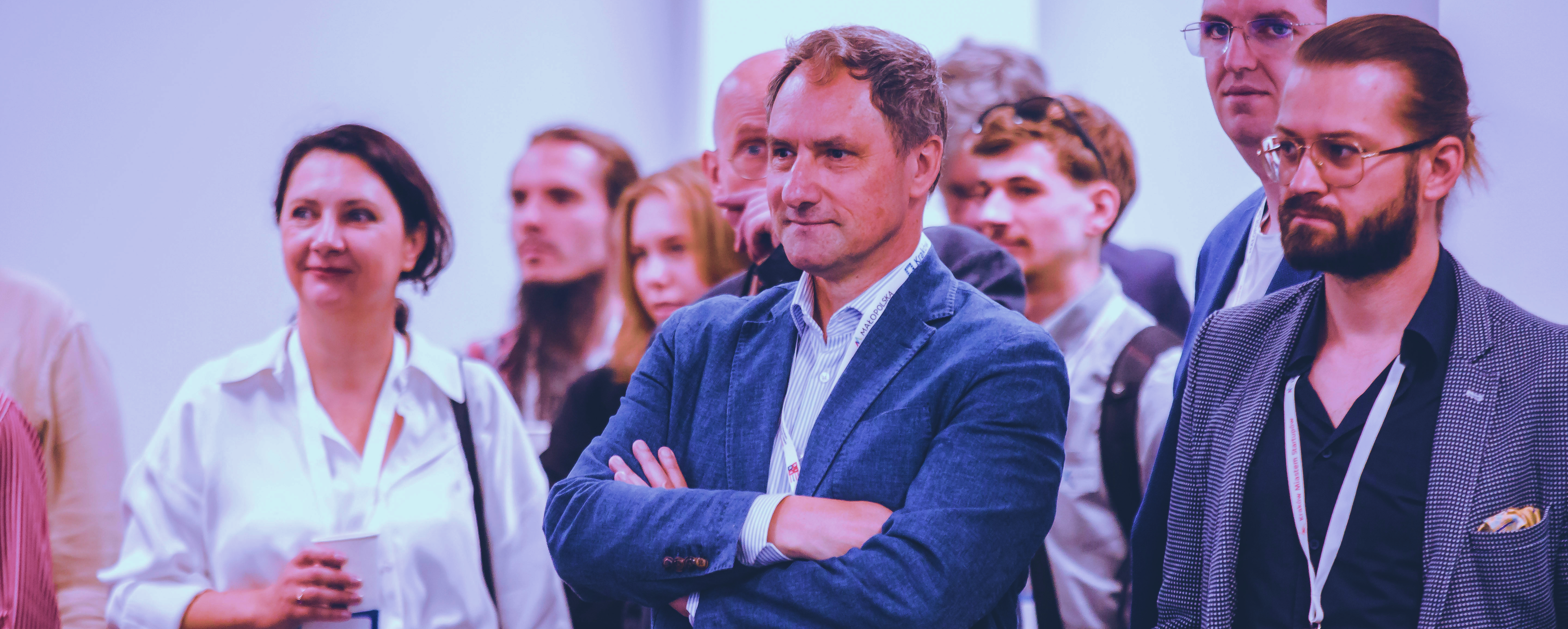 Tłum ludzi na wydarzeniu archipelag innowacji